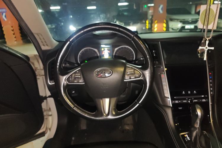 Used Infiniti Q50L 2015 2.0T Comfort Edition Steering Wheel