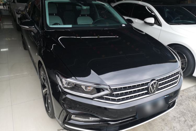 Used Volkswagen Magotan 2025 Revised Version Zhongxiang Edition 330TSI DSG Luxury Trim
