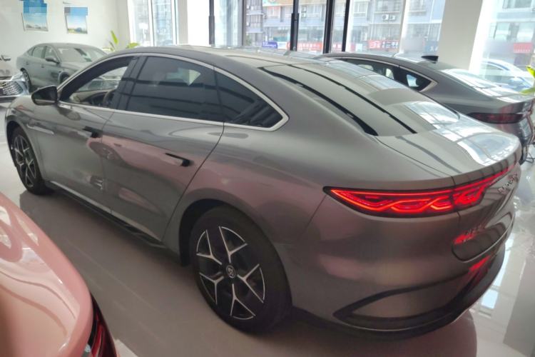 Used BYD Han 2024 EV Glory Edition 605KM Front-Wheel-Drive Premium Model
