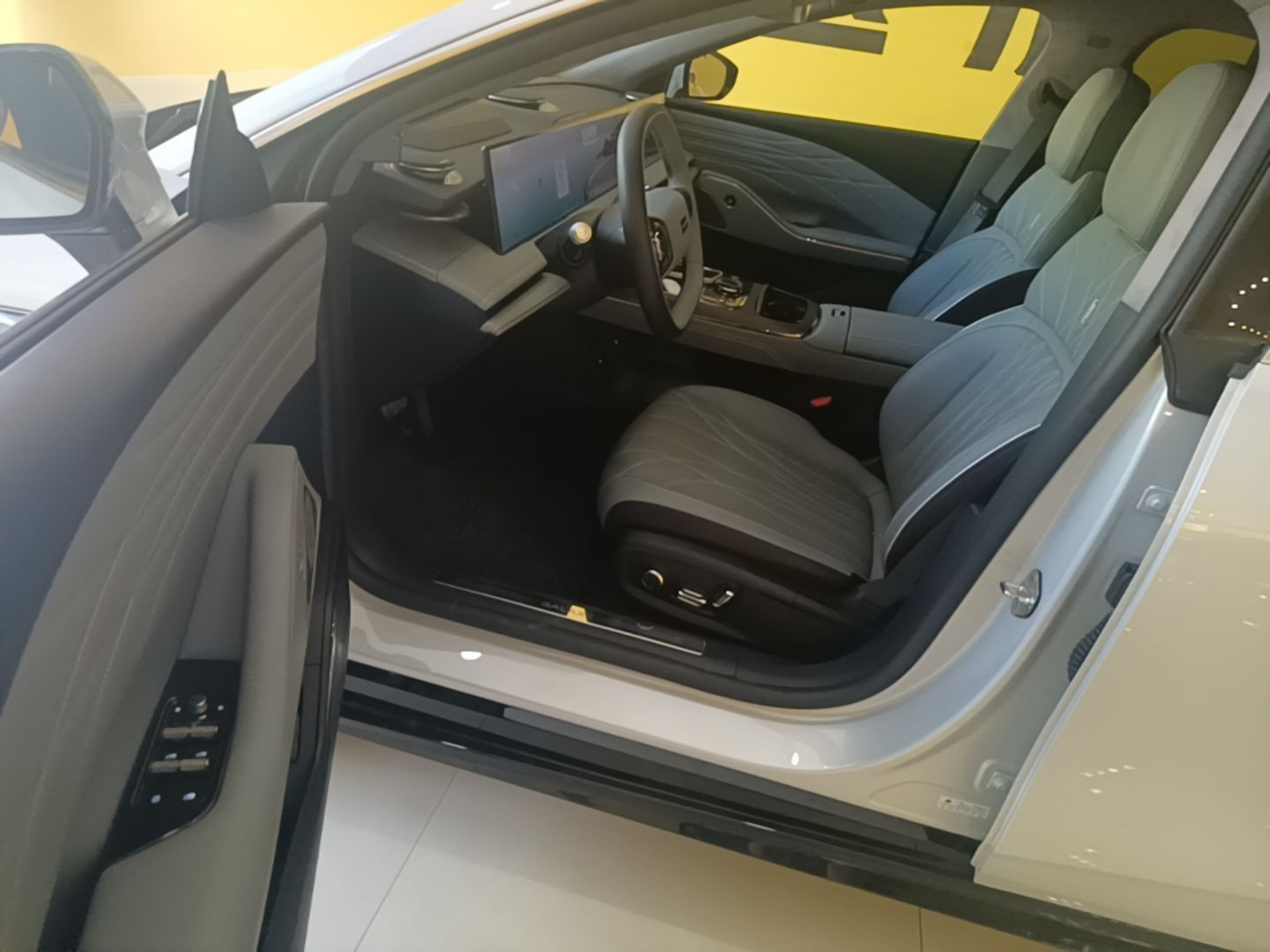Vordere Reihe im Auto