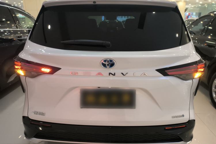 Used Toyota Granvia 2023 2.5L Hybrid Luxury Edition