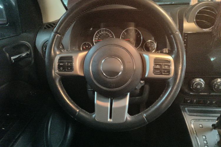 Used Jeep Compass 2012 2.0L two-wheel drive luxury version