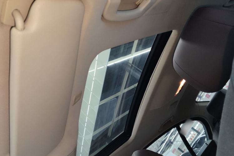 Used BMW 5 Series 2014 525Li Luxury Design Package Headliner