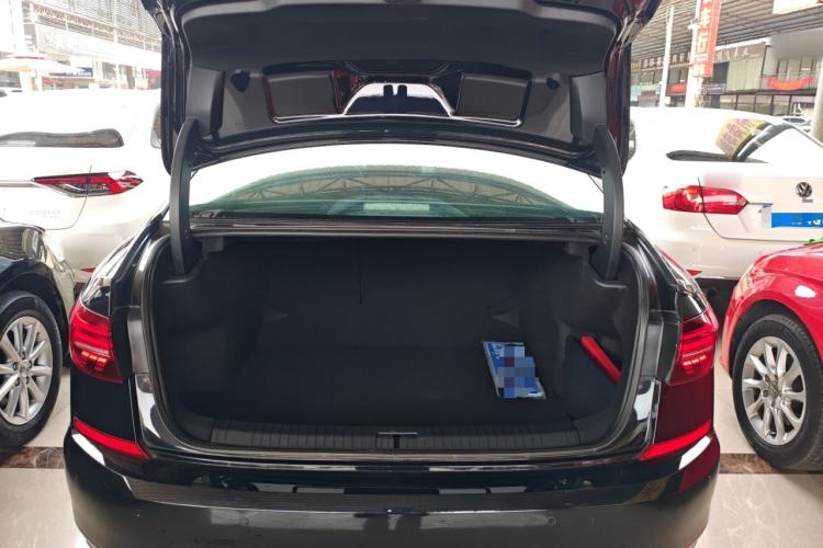 Used Volkswagen Passat 2020 330TSI Luxury Edition China VI Trunk