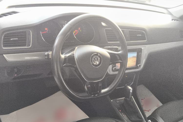 Used Volkswagen Lavida 2015 1.6L Automatic Comfort Edition Center Console