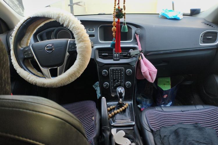 Used Volvo V40 2017 T3 Zhiyi Edition Interior 2