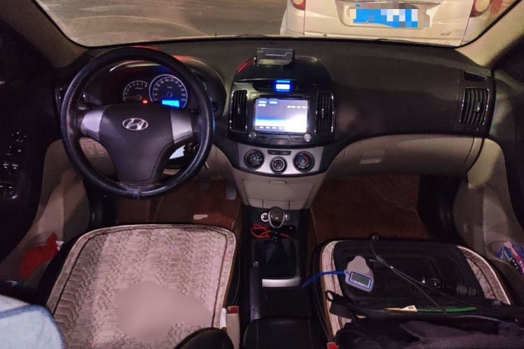 Used Hyundai Celesta 2011 1.6L Manual Top Trim Center Console