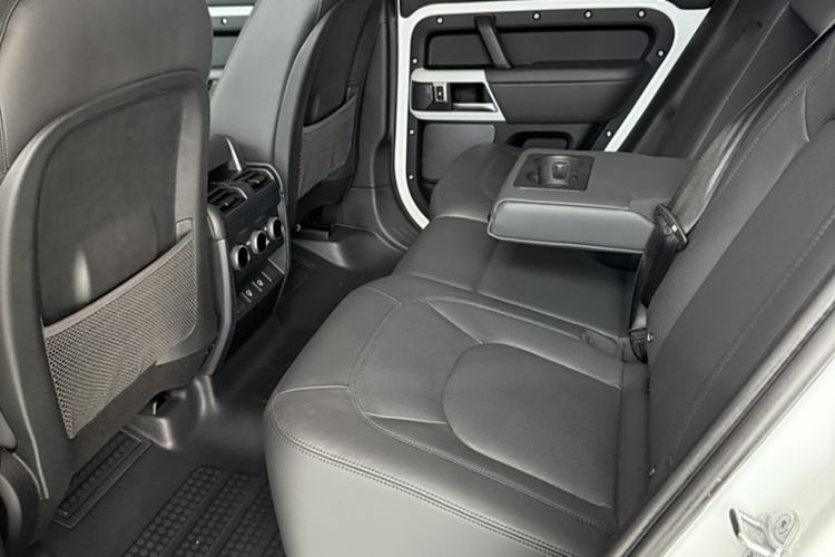 Used Land Rover Defender 2023 Facelift 110 3.0T P400 Dark Edition
