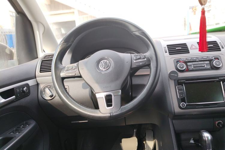 Used Volkswagen Touran 2013 1.4T DSG Crystal Edition 5-Seater
