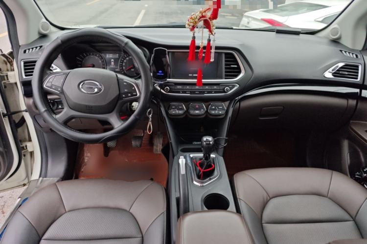 Used GAC Trumpchi GS4 2017 235T Manual Two-Wheel Drive Luxury Edition Center Console