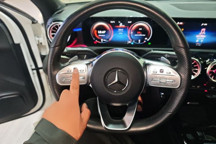 Used Mercedes-Benz A-Class 2022 Second Facelift A 200 L Sport Sedan Fashion Version Steering Wheel