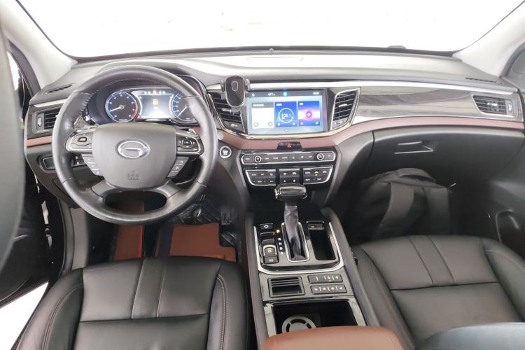 Used GAC Trumpchi GS8 2019 390T Two-Wheel Drive Luxury Smart Connectivity Version (7 Seats) Center Console