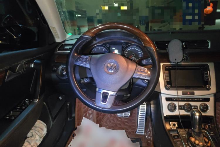 Used Volkswagen Magotan 2015 Revised Version 2.0 TSI Prestige Edition Steering Wheel