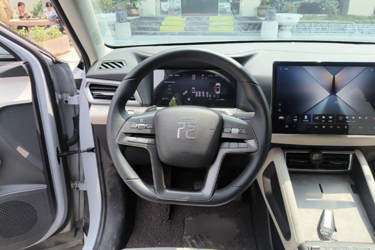 Used BYD Yuan UP 2025 Intelligent Driving Version 401 KM Dynamic Edition Steering Wheel