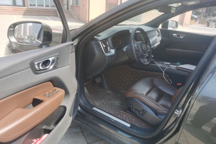 Used Volvo XC60 2021 T5 4x4 Smart Luxury Edition Driver Seat