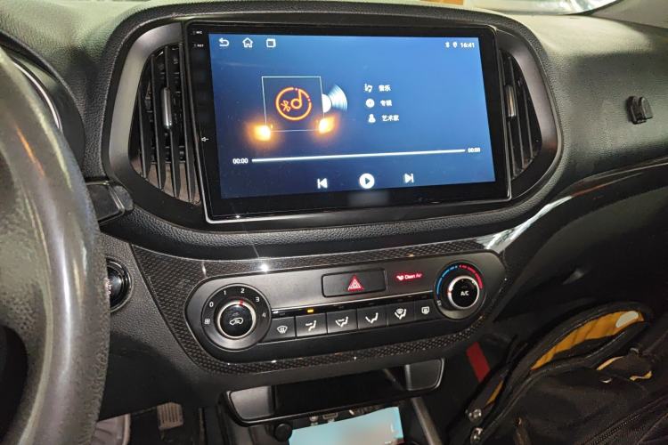 Used Kia KX3 2015 1.6L Automatic Two-Wheel Drive DLX Center Console