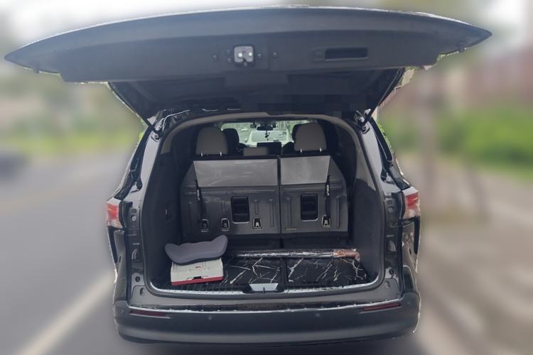 Used Toyota SIENNA 2023 2.5L Hybrid Comfort Edition Trunk