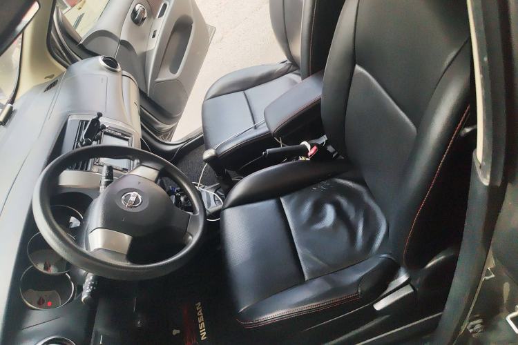 Used Nissan Livina 2010 Jingrui Edition 1.6L Manual Standard Model
