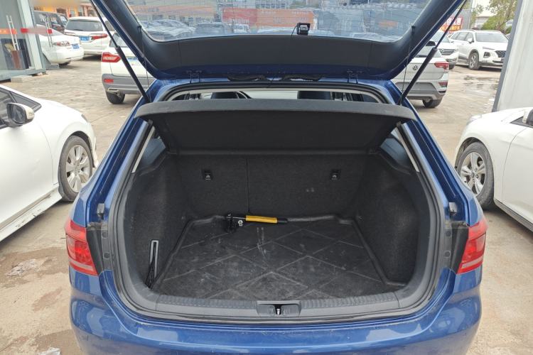 Used Volkswagen Gran Lavida 2013 1.4 TSI Automatic Comfort Model