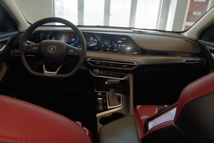 Used CHANGAN Eado 2021 PLUS Blue Whale NE 1.4T GDI DCT Prestige Model Center Console