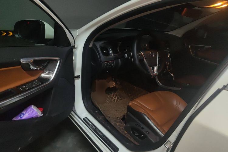 Used Volvo V60 2015 T5 Zhiya Edition