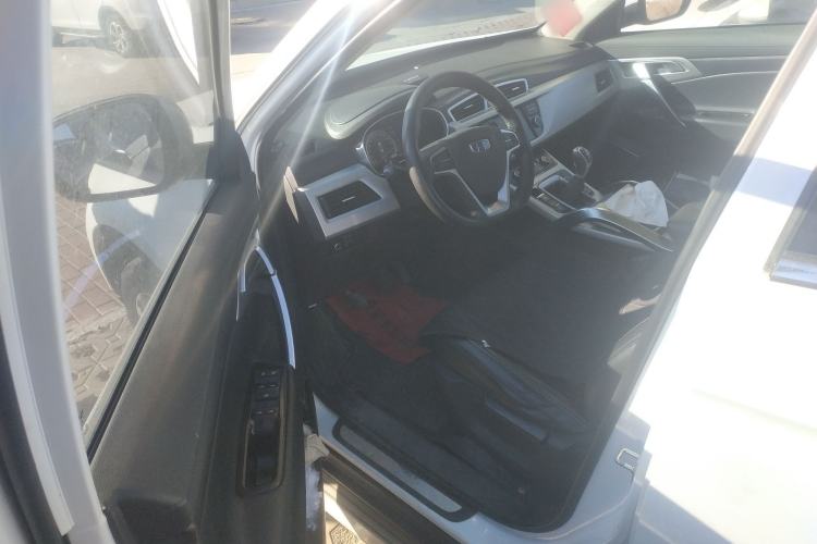 Used Geely Auto Emgrand X7 Sport 2016 2.0L Manual ZhiShang Version
