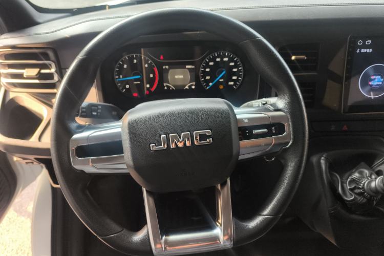 Used JMC Fushun 2022 2.0T Manual Multi-Function Passenger Vehicle Short Wheelbase Low Roof 6-Seater