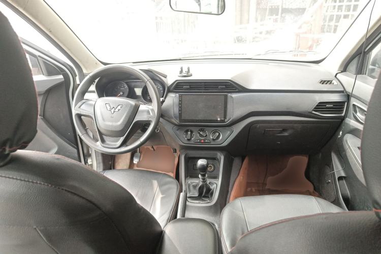 Used Wuling Hongguang 2019 1.5L S Basic Version China VI Standard LAR