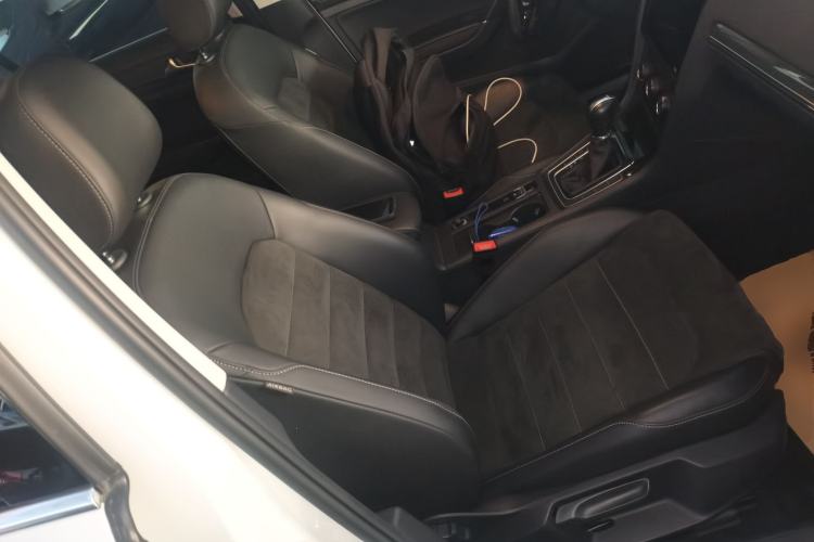 Used Volkswagen Golf 2020 Zhiai Edition 280TSI DSG Luxury Model Right Front Seat