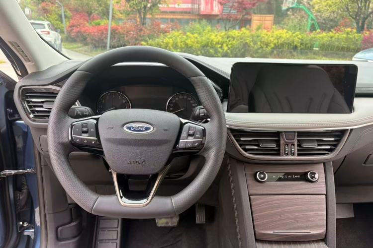 Used Ford Escape 2020 EcoBoost 245 Two-Wheel-Drive Comfort Edition Interior 5