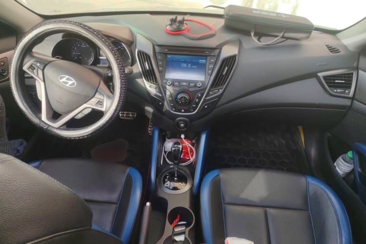 Used Hyundai Veloster 2012 1.6T Automatic Luxury Edition Center Console