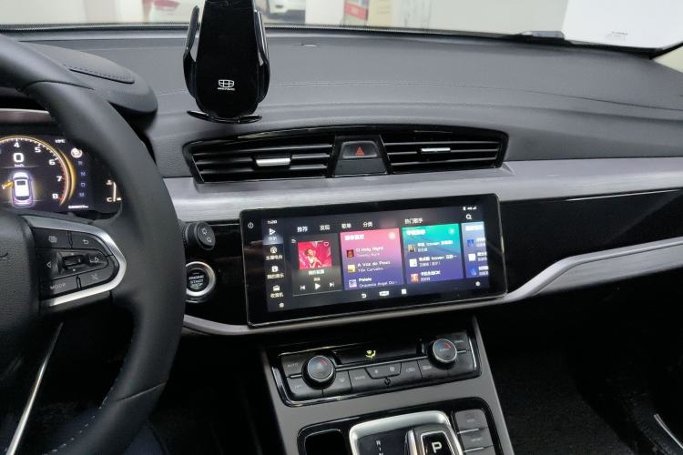 Used Geely Auto Emgrand X7 Sport 2021 Million Edition 1.8TD DCT Two-Wheel Drive Luxury Model Center Console