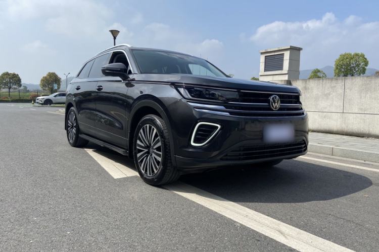 Used Volkswagen Tavendor 2023 330TSI Luxury Touring Edition Exterior 1