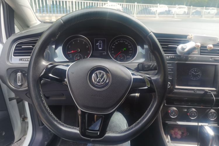 Used Volkswagen Golf 2017 1.6L Automatic Comfort Million-Vehicle Anniversary Edition Steering Wheel