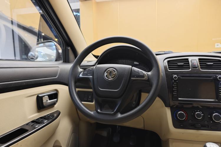 Used Dongfeng Fengon 370 2016 1.5L Manual Standard Edition SFG15-02 7 Seats Steering Wheel