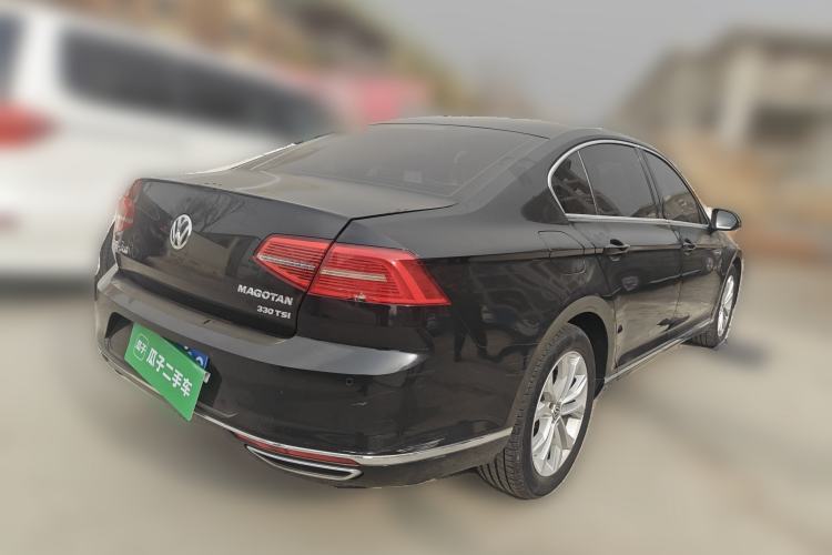 Used Volkswagen Magotan 2018 330TSI DSG Luxury Model Rear Right 45 Deg