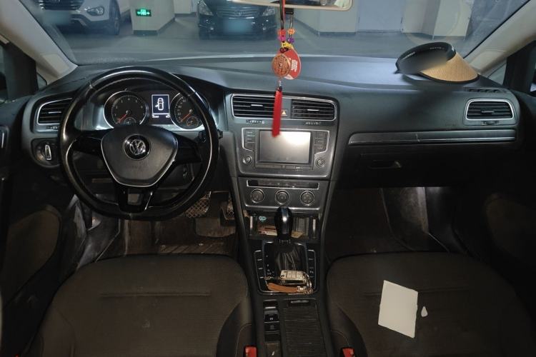 Used Volkswagen Golf 2017 1.6L Automatic Comfort Million-Vehicle Anniversary Edition

