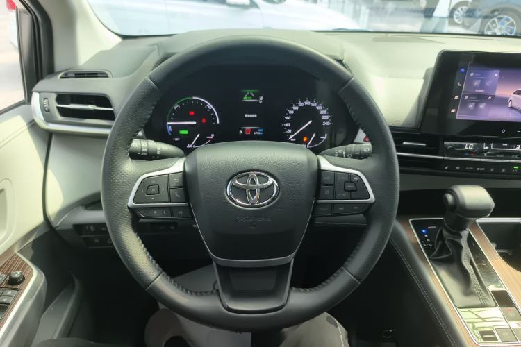 Used Toyota SIENNA 2026 Model 2.5L Dual-Engine Two-Wheel-Drive Comfort Edition
