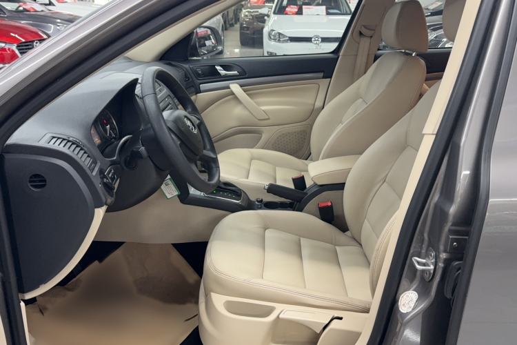 Used Skoda Octavia 2015 Classic Model 1.6L Automatic Yijie Version
