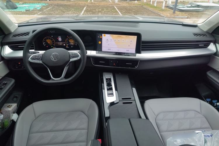 Used Volkswagen Tavendor 2024 330TSI Luxury Touring Edition
