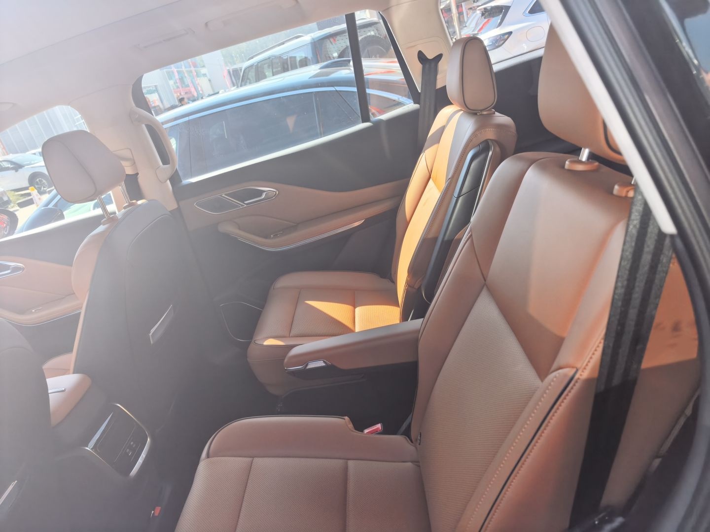 Hongqi HS7 PHEV 2025 Model 2.0T PHEV Four-Wheel Drive 2 Million Units Commemorative Edition 6-Seater — снимка 11