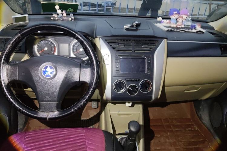 Used Venucia R50 2013 1.6L Manual Luxury Edition