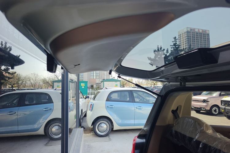 Used Wuling Hongguang MINIEV 2025 Four-Door Version Advanced Edition Trunk