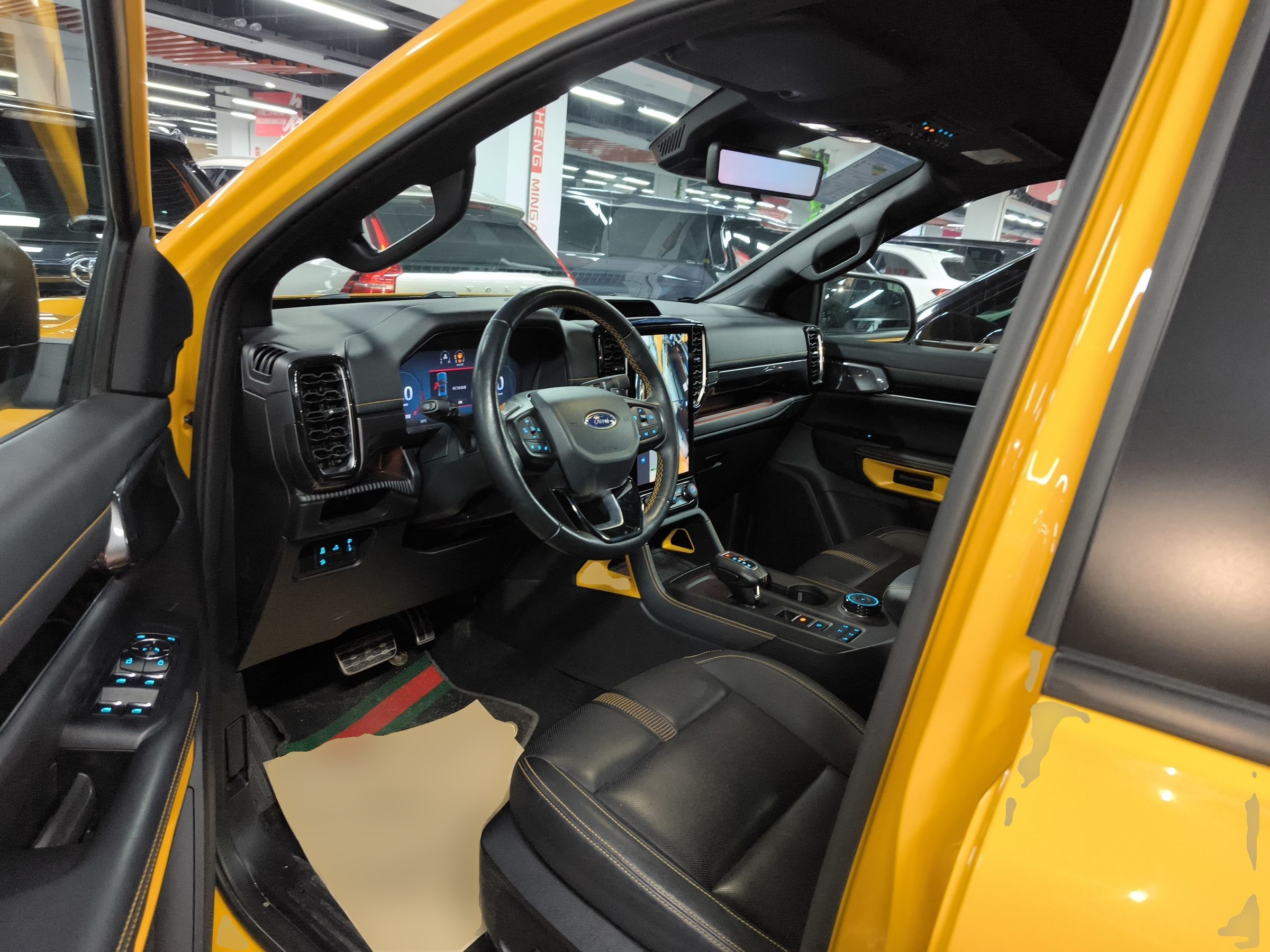 المقاعد الأمامية داخل السيارة