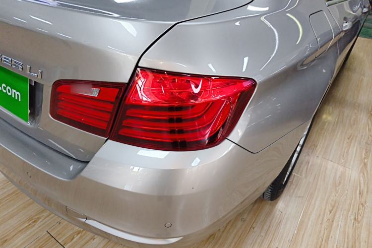 Used BMW 5 Series 2014 525Li Leading Model
