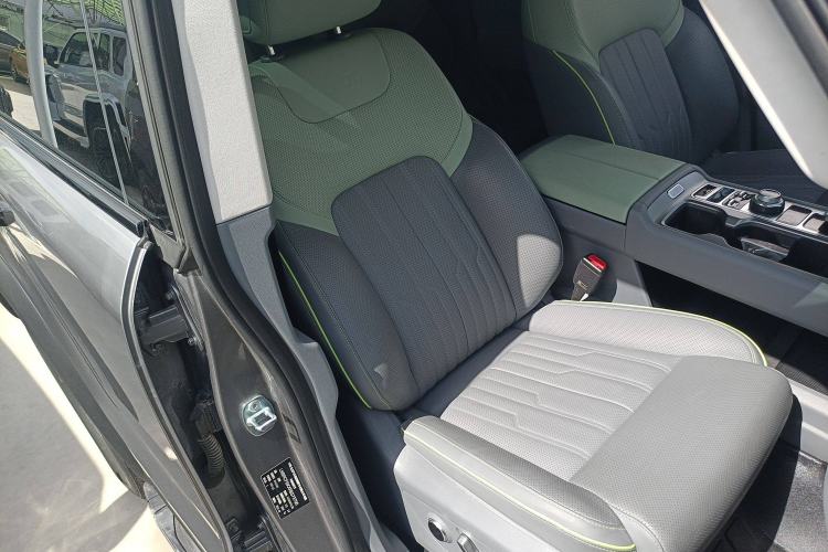 Used BAIC Off-Road BJ40 2024 2.0T All-New Urban Hunter Edition Chivalrous Style
