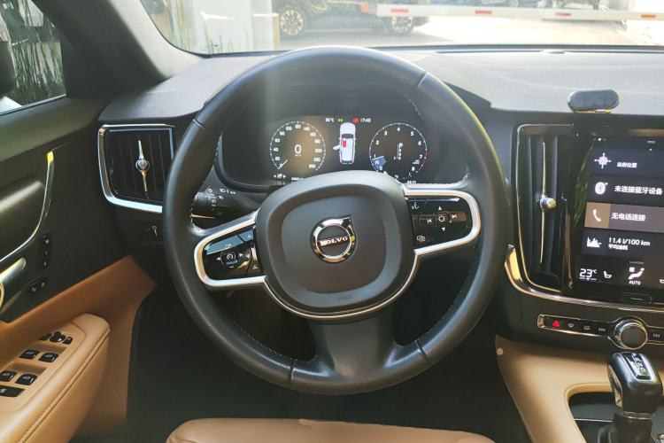 Used Volvo V90 2017 Cross Country T5 AWD Smart Range Edition