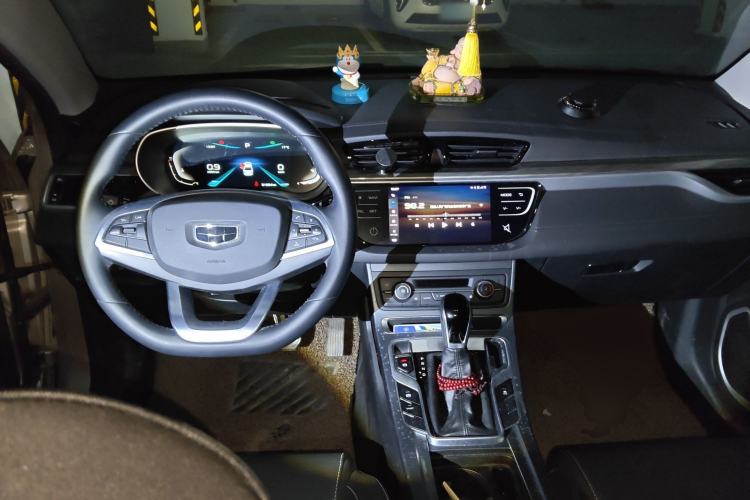 Used Geely Auto Emgrand 2019 Leading Edition 1.5L CVT Upward-Connected Model China VI Standard Center Console