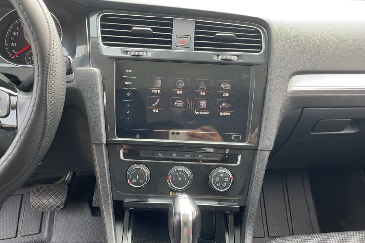 Used Volkswagen Golf 2020 Zhiai Edition 280TSI DSG Comfort Model Audio And AC Panel