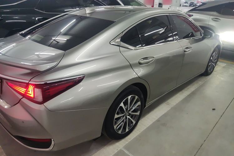 Used Lexus ES 2022 300h Excellence Edition